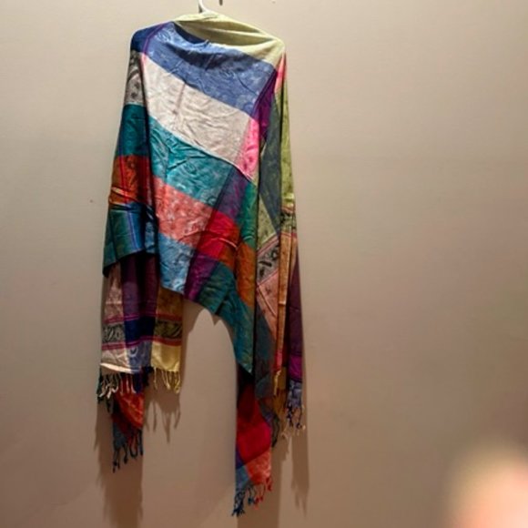 Bright Indian shawl w/gold/red/blue pattern and fringe - Picture 2 of 4